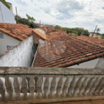 Casa térrea à venda no Douradinho com 2 quartos e edícula com mais dois quartos e 2 banheiros.