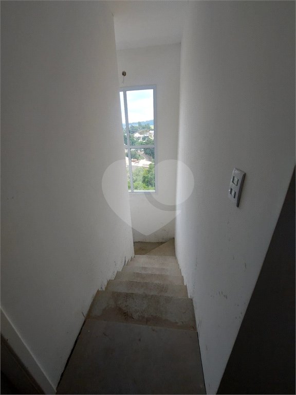 Sobrado à venda com 3 quartos, sendo 1 suíte, em Vila Omízollo, Louveira, SP
