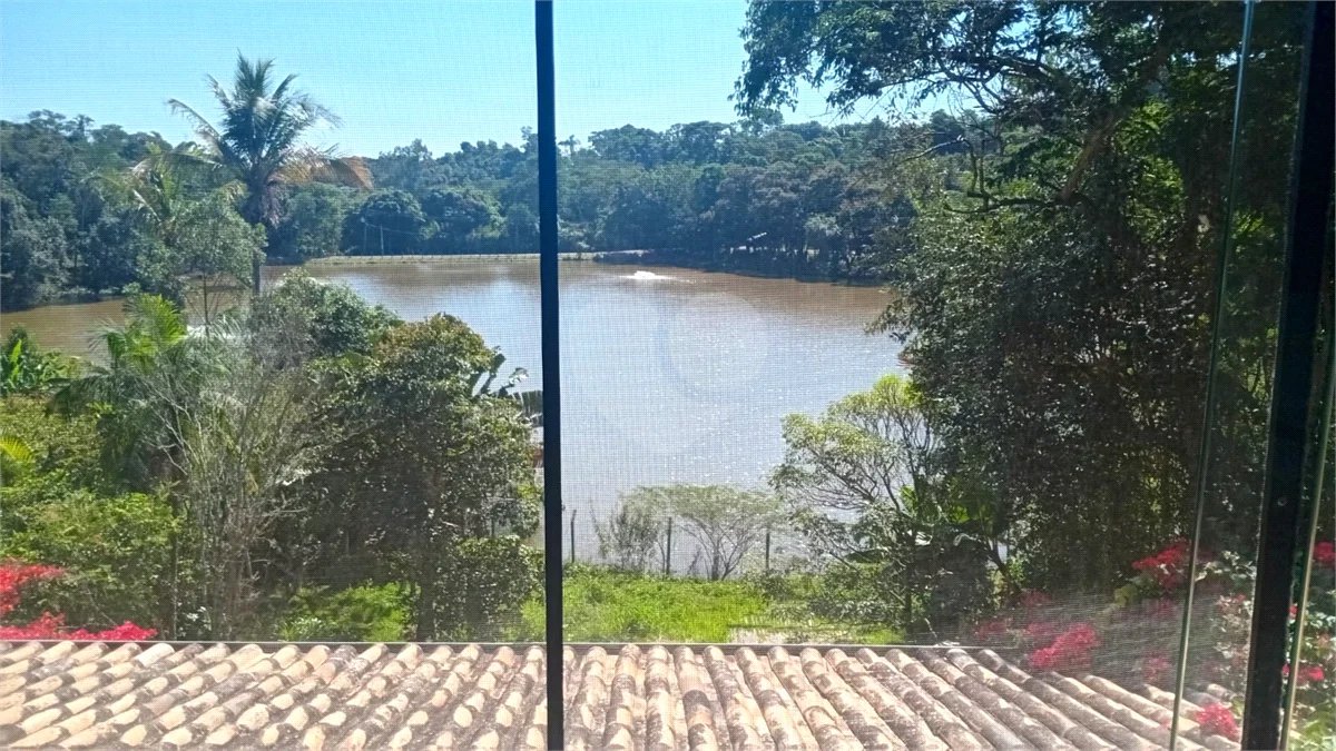 Casa à venda com 3 suítes no condomínio Vale da Santa Fé, Vinhedo - SP