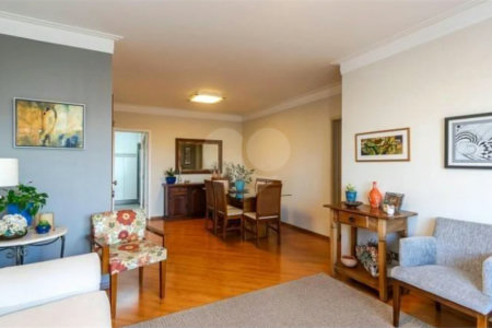 Apartamento à venda com 3 quartos, sendo 1 suíte, em Campo Belo, São Paulo, SP