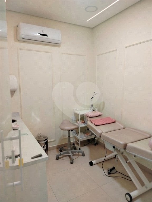 Prédio comercial à venda na Vila Mariana, 150 m², com renda
