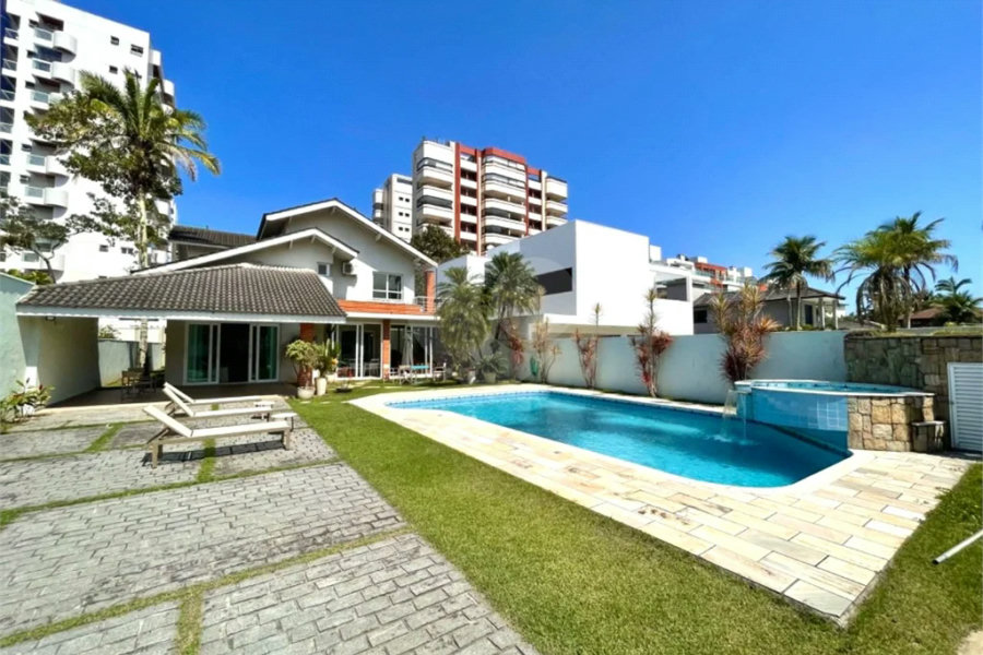 Casa à venda com 4 suítes em Riviera de São Lourenço, Bertioga, SP