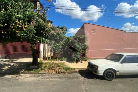 Terreno plano, no bairro Parque Sisi, com 125,00 m² de área.
