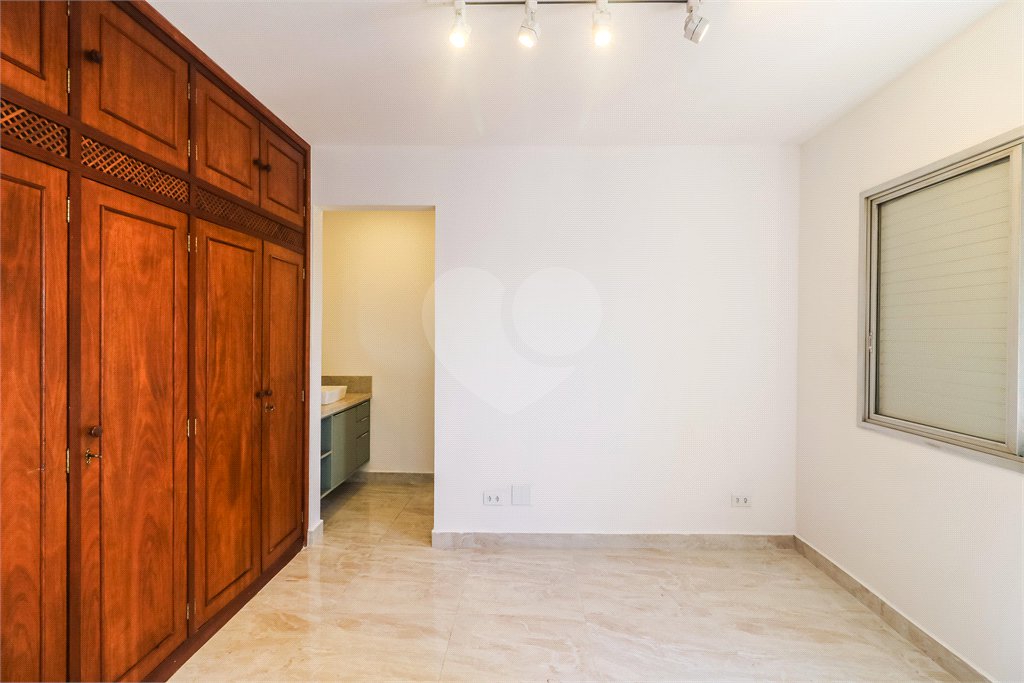Apartamento 1 Dormitório à Venda na Rua Frei Caneca