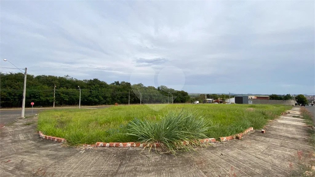 Quadra à venda na av. Rio das Pedras com 3.444 m² divido em 13 lotes bairro Altos do Taquaral