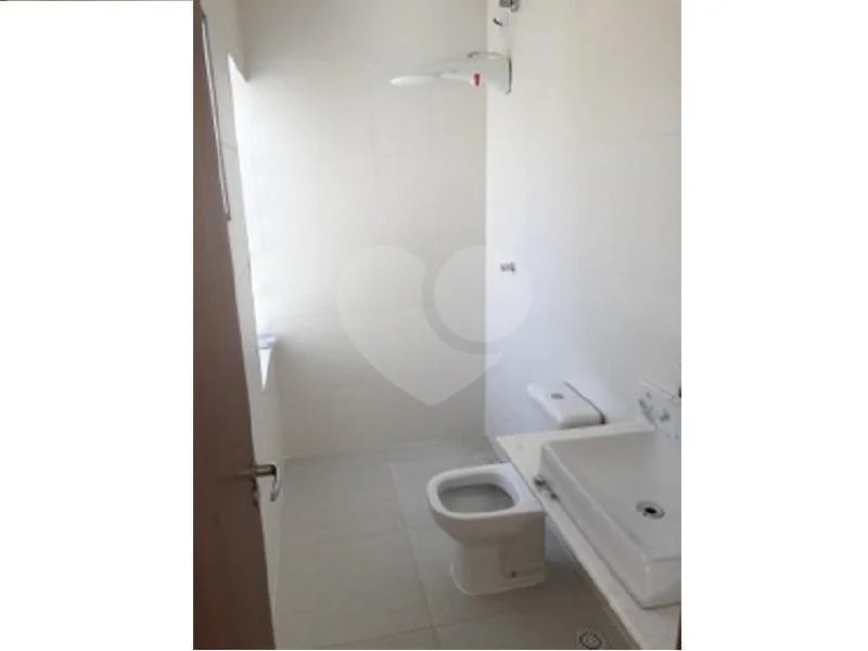 Sobrado novo nunca habitado.