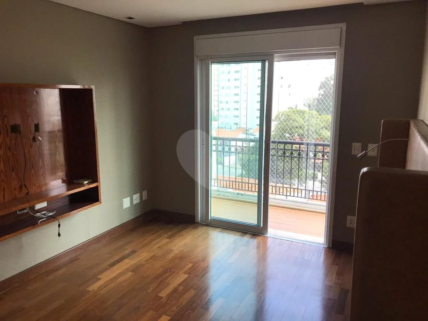 Apto 220 metros no Campo Belo. varanda, 5 vagas, 3 suítes. Visite