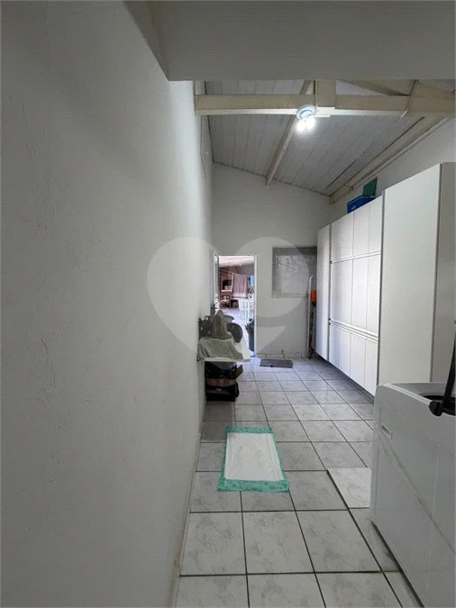 Casa à Venda no Santa Terezinha com 3 Dormitórios, Churrasqueira e Garagem para 2 Carros