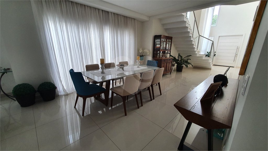 CASA A VENDA NO URBANOVA COM 390M², 5 DORMITORIOS, 6 BANHEIROS, PISCINA, 3 VAGAS, Sjc