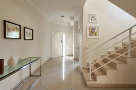 Lindo sobrado com 4 suites e piscina à venda, 365m², por R$ 2.450.000,00 no condomínio Villa Suiça, em Indaiatuba/SP.
