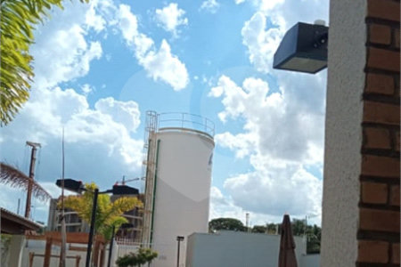 Apartamento no Condomínio Flor de Liz.