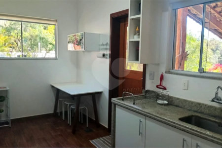 Casa à venda com 3 suítes no condomínio Vale da Santa Fé, Vinhedo - SP
