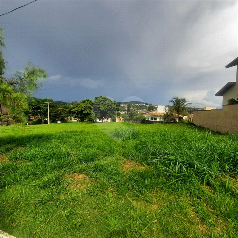 Lindo terreno de 450m², localizado no Condomínio Vilaggio Caprirccio
