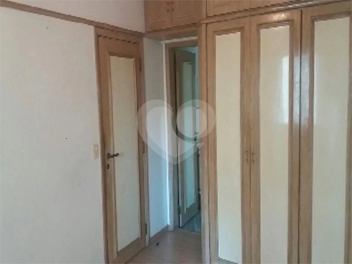 Apartamento 192m² à venda na Aclimação com 3 suítes e 3 vagas.