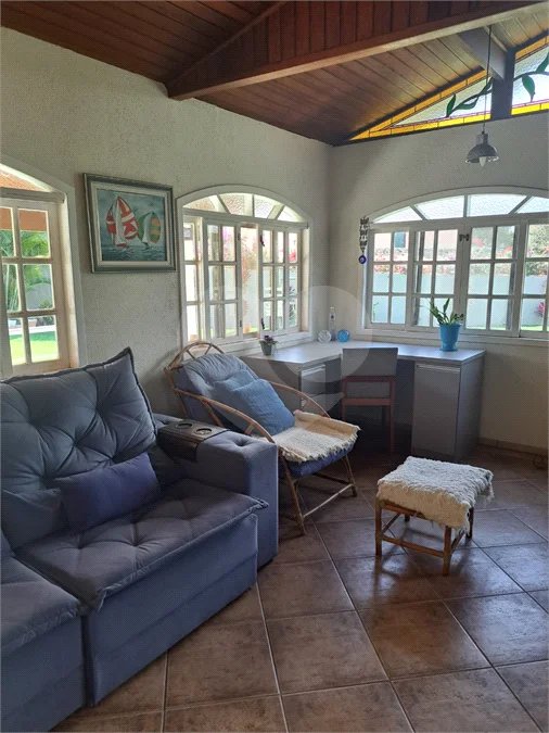 Casa Ampla com 5 Dormitórios, Piscina e Lazer Completo em Terreno de 1.260 m²