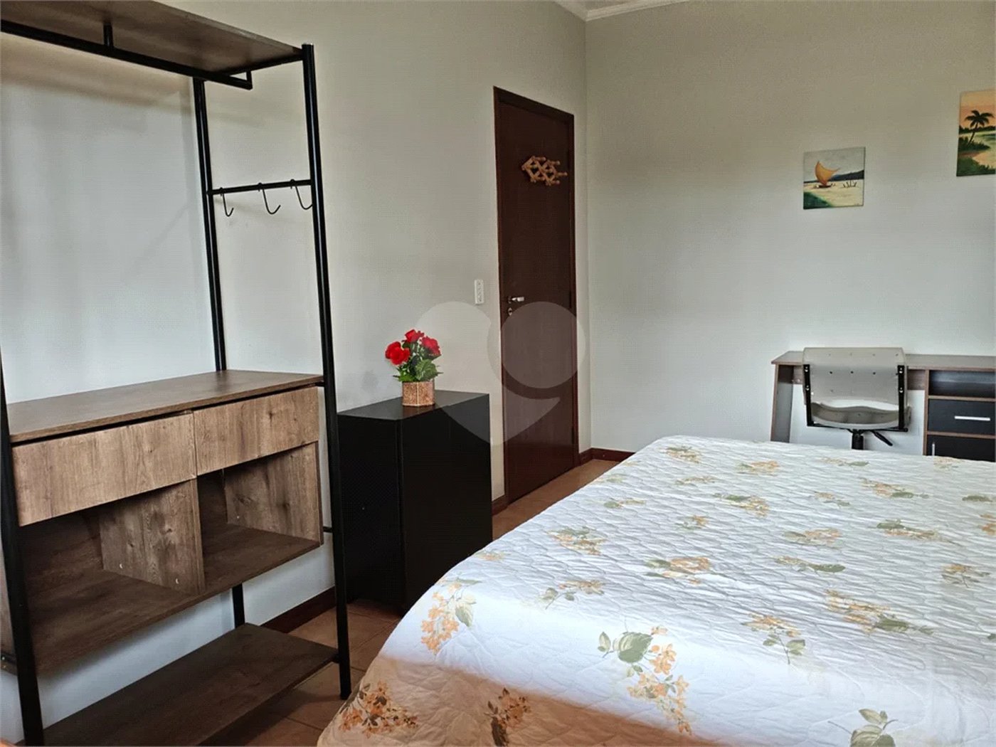 Casa à venda com 4 quartos, sendo 2 suítes,  em Country Residencial Felix, Bom Jesus dos Perdões, SP