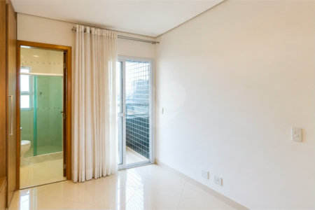 Apartamento de 84m² na Vila Lusitânia, em São Bernardo do Campo, com 3 dormitórios, suíte com varanda, 2 vagas cobertas, depósito privativo e lazer completo.