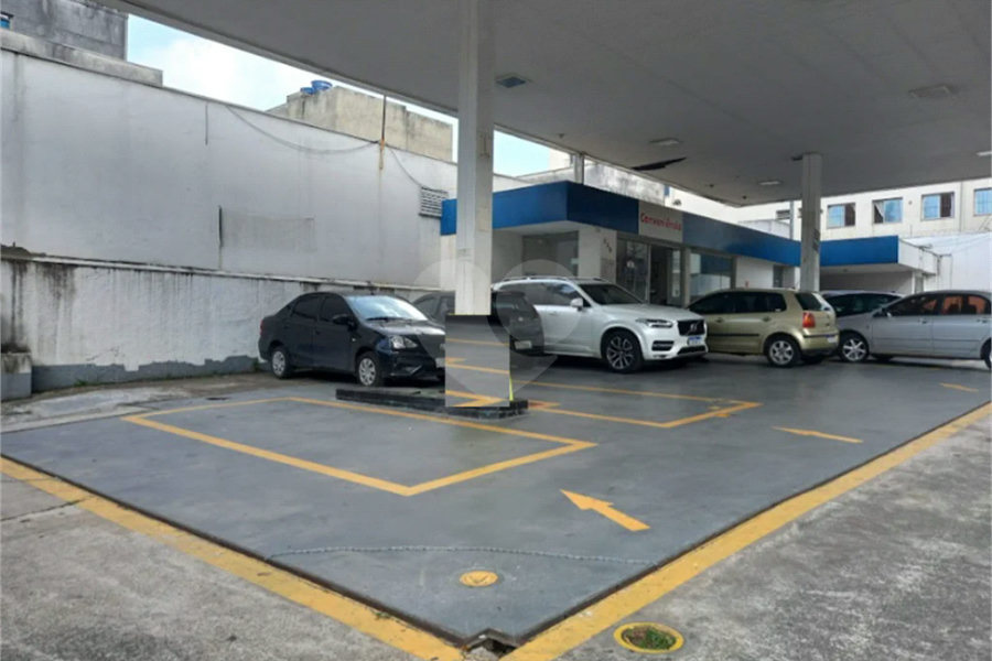 Espaço ideal para posto de gasolina, farmácia e loja no Bom Retiro