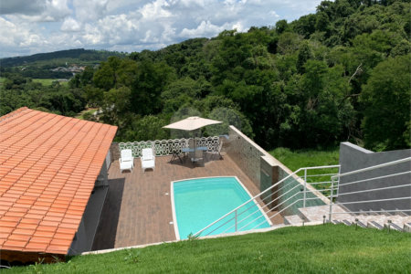 Belíssima Chácara- Loteamento Pedra Bela- Bairro Pedreira- em Atibaia.