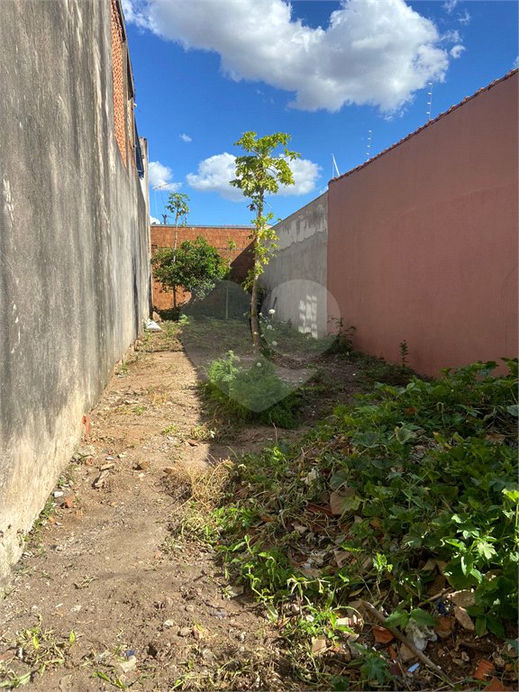 Terreno plano, no bairro Parque Sisi, com 125,00 m² de área.