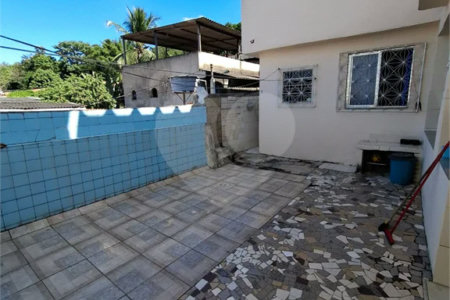 Ó TIMO CASA COM 3 QUARTOS E TERRAÇO EM CONTOMINIO FECHADO
