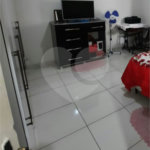 Casa Térrea com 2 dormitórios.