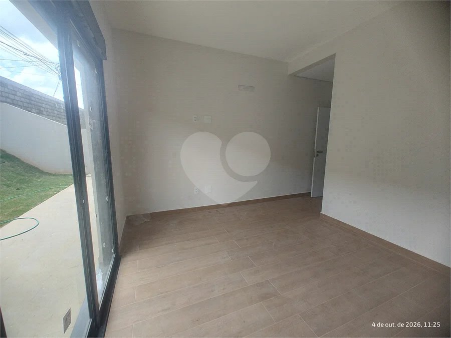 Casa exclusiva em Atibaia de alto padrão com 3 suítes, piscina, espaço gourmet, condomínio fechado, aceita financiamento