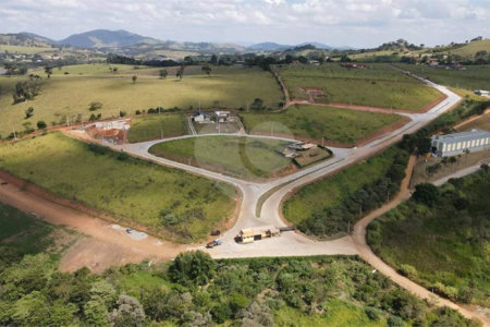 Terreno em Joanópolis com 1.000 metros, condomínio fechado com portaria e segurança, pronto para construir
