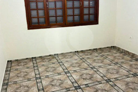 São Paulo - Capital - Bairro Santa Cruz - R4 495.000,00 - Aceita permuta por imóvel na cidade de Indaiatuba- Sp - Sobrado em rua residencial sem saída e com praça particular. O imóvel possui 2 quartos — 1 suíte com dois ambientes e acesso a hall externo. Sala ampla, cozinha com dois ambientes