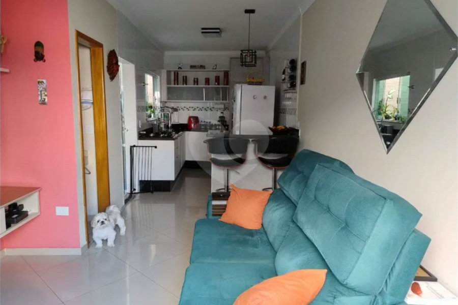 Vende-se Sobrado com 2 Suítes em Condomínio Fechado – Vila Ré