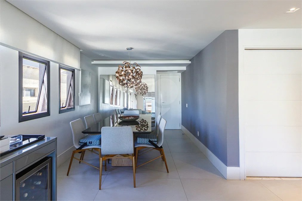 Apartamento de 149,51m2, 3 dormitórios, 1 suíte, toalete social, living 2 ambientes, 2 vagas fixas e lazer completo em Higienópolis.