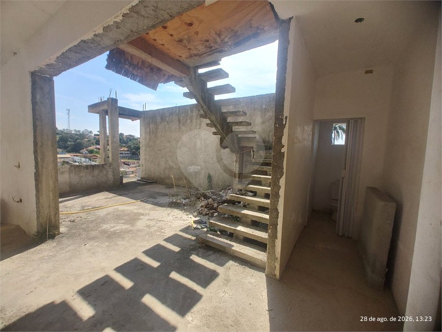 Terreno 810 metros à venda em Atibaia com projeto aprovado exclusivo de alto padrão com construção inacabada