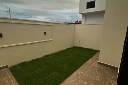 Casa à venda com 3 quartos, sendo 1 suíte,  no condomínio Terra Ville, Três Lagoas - MS