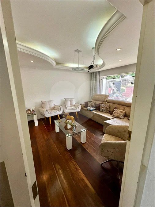 Casa de Alto Padrão à Venda no Parque dos Pássaros – 350 m²
