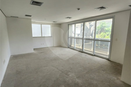 Sala comercial em frente ao Allianz Parque