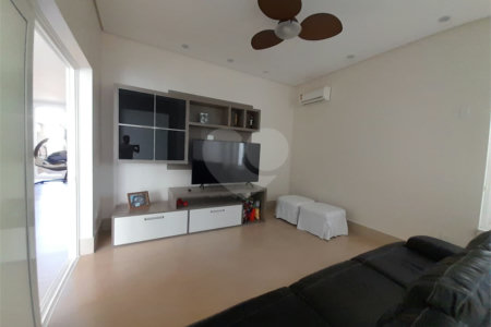 Casa à Venda no Condomínio Damha III – Elegância e Conforto para sua Família