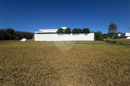 Terreno para venda no condomínio de alto padrão Damha Golf