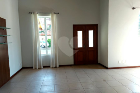 Casa charmosa e elegante localizada no deslumbrante Condomínio Villagio Capriccio Louveira SP