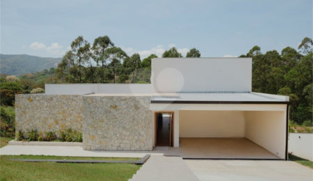 Casa à venda com 3 quartos, sendo 2 suítes, no condomínio Morada do Sol, Mairiporã - SP