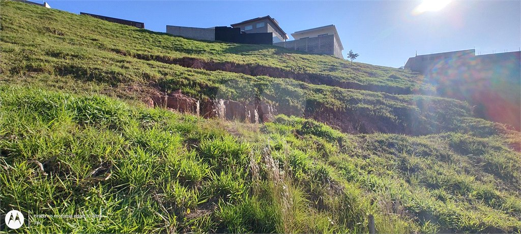 Terreno em condomínio fechado com 1.086 metros, pronto para construir, ampla área de lazer, aceita financiamento