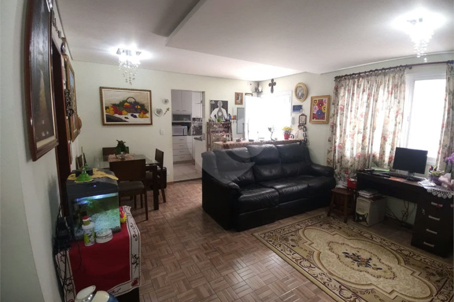 Casa à venda com 3 suítes no condomínio Morada das Hortênsias, São Paulo - SP