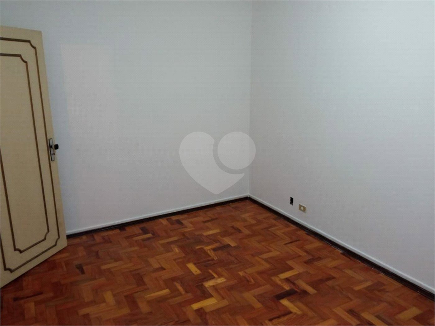 Excelente Sobrado com 04 suítes. Venha fazer uma visita.
