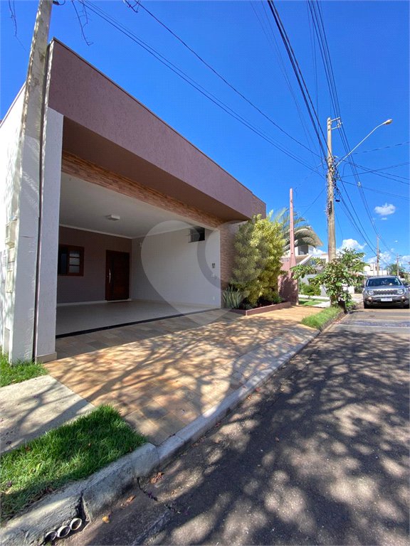 Excelente casa com muito boa localização no Condomínio Eldorado á venda.