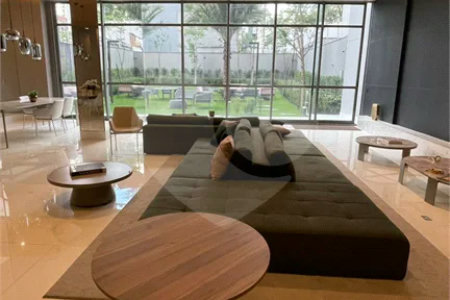 Apartamento mobiliado no Planalto Paulista com 1 dormitório e varanda.