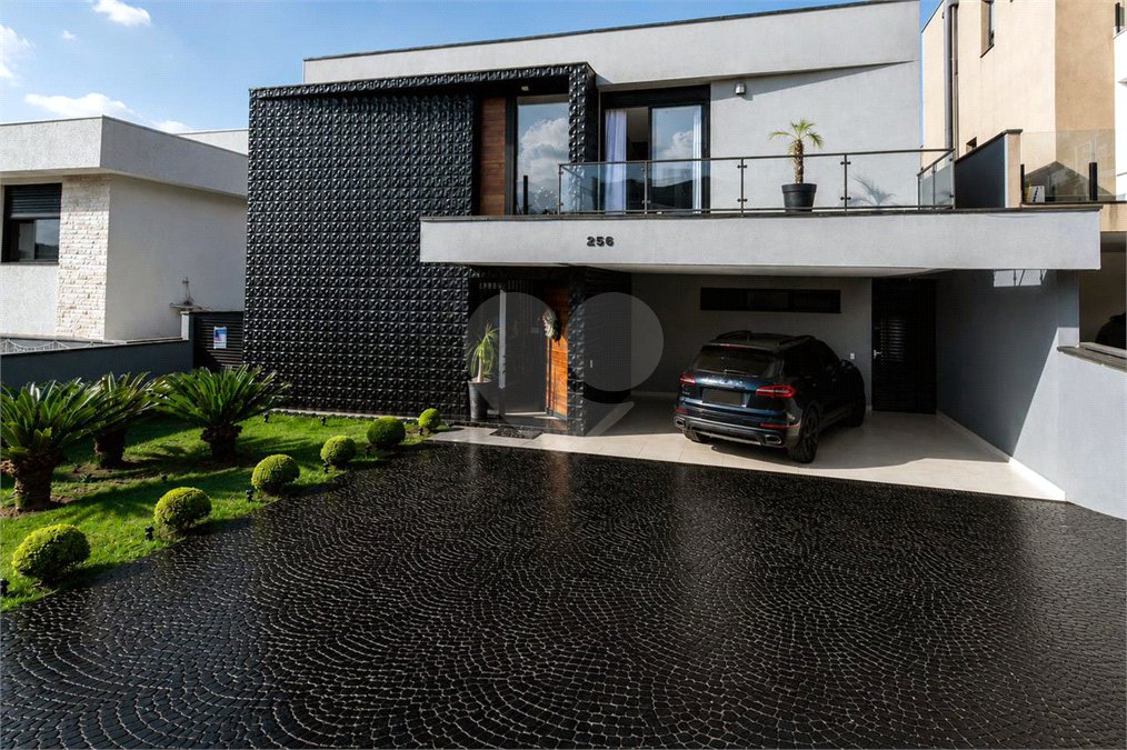 Casa de Alto Padrão à Venda no Residencial Campos do Conde – Santana de Parnaíba/SP