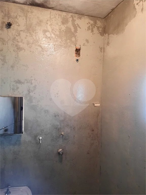 Jardim Morada do Sol- casa de vila- frente- sem vaga de garagem,(garagem pra moto,) - 1 dormitório, wc, cozinha, lavanderia - R$ 1000,00- com iptu- aceita 03 caução, fiador, 08 titulo de capitalização, obs - água e energia compartilhada, Ótima localização, próxima ao distrito i