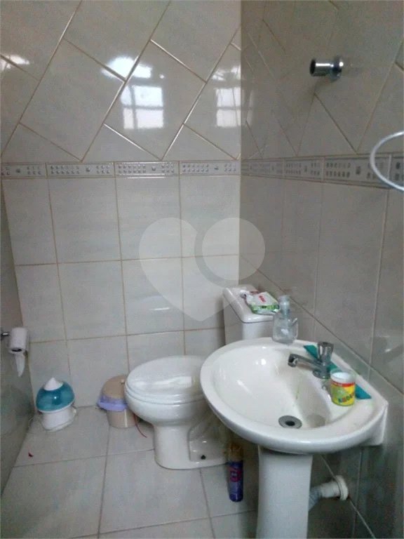 Casa com 205m² , 3 dormitórios , sendo todos suítes , 5 vagas , á venda no bairro Bangú em Santo André.
