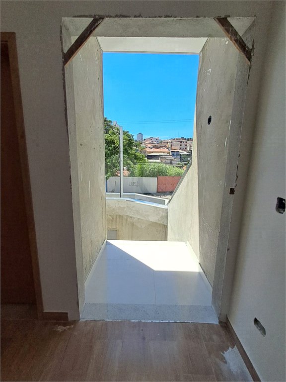 Sobrado Novo com 2 suítes e 2 vagas - Penha