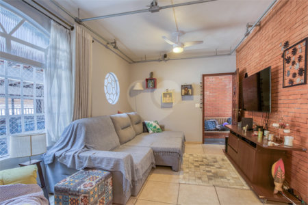Sobrado à venda com 4 quartos, sendo 1 suíte, em Chácara Flora, São Paulo, SP