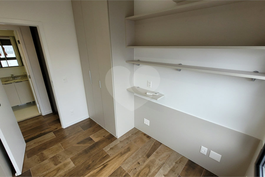 Apartamento de 2 quartos mobiliado à venda no Paraíso